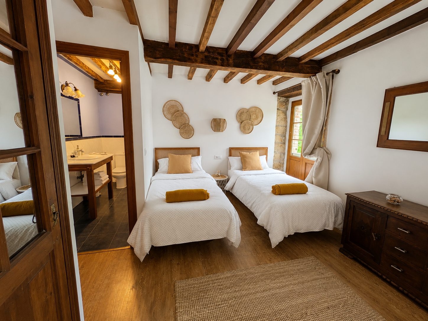 Habitación 1 doble con dos camas individuales en hotel rural La Pontiga, Cangas de Onís