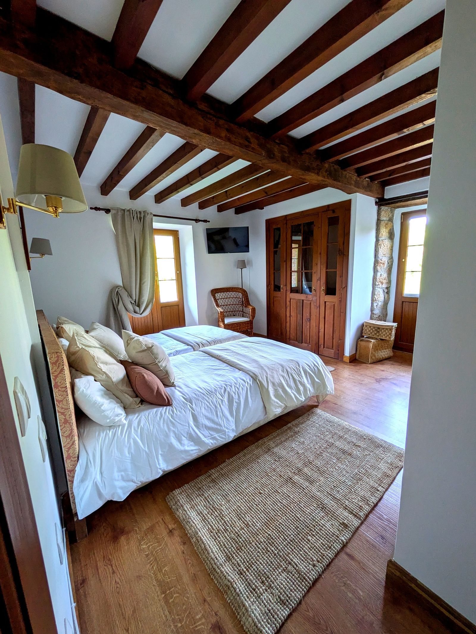 Habitación 2 doble con dos camas individuales en alojamiento rural cerca de Arriondas