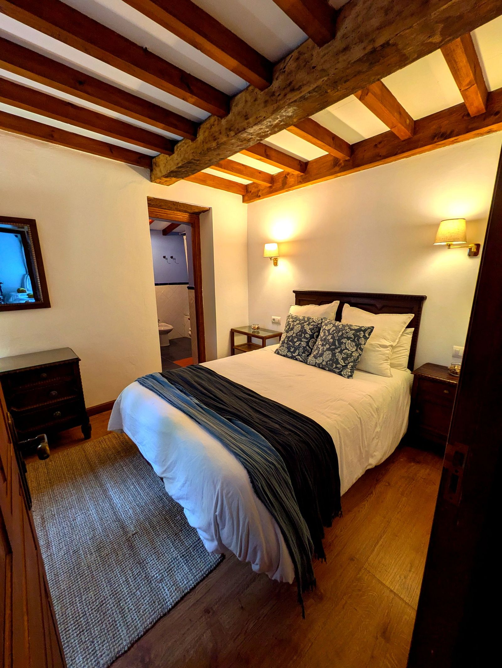 Habitación 4 doble con cama de matrimonio en La Pontiga de Sobrepiedra, Cangas de Onís
