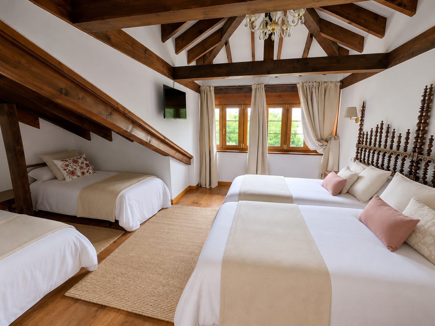 Habitación 5 cuádruple para familias en hotel rural cerca de Covadonga